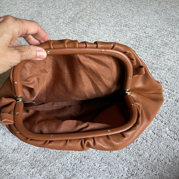 The Pouch Bag in vegan cognac leather - Picture 9 of 10